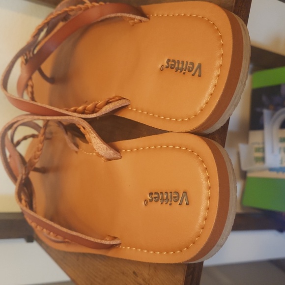 Veittes Sandals - Picture 4 of 5